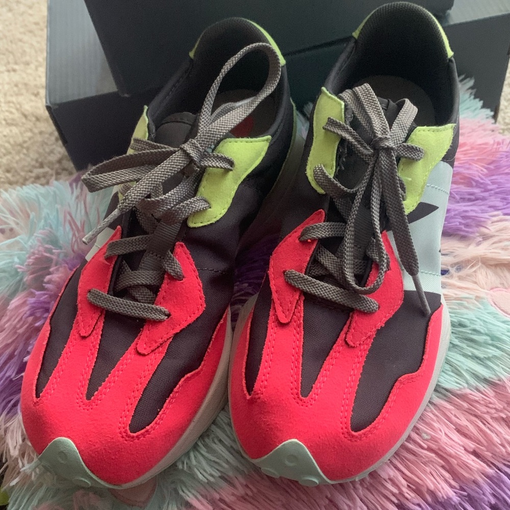Kids New Balance 327 used but excellent condition